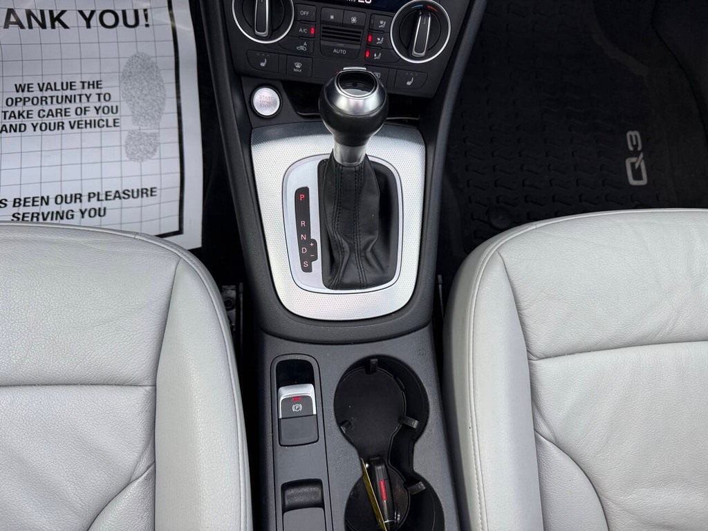 Audi Q3 Vehicle Full-screen Gallery Image 30