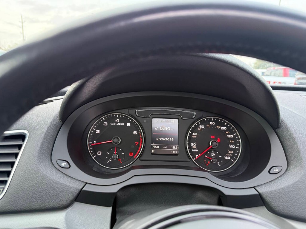 Audi Q3 Vehicle Full-screen Gallery Image 32