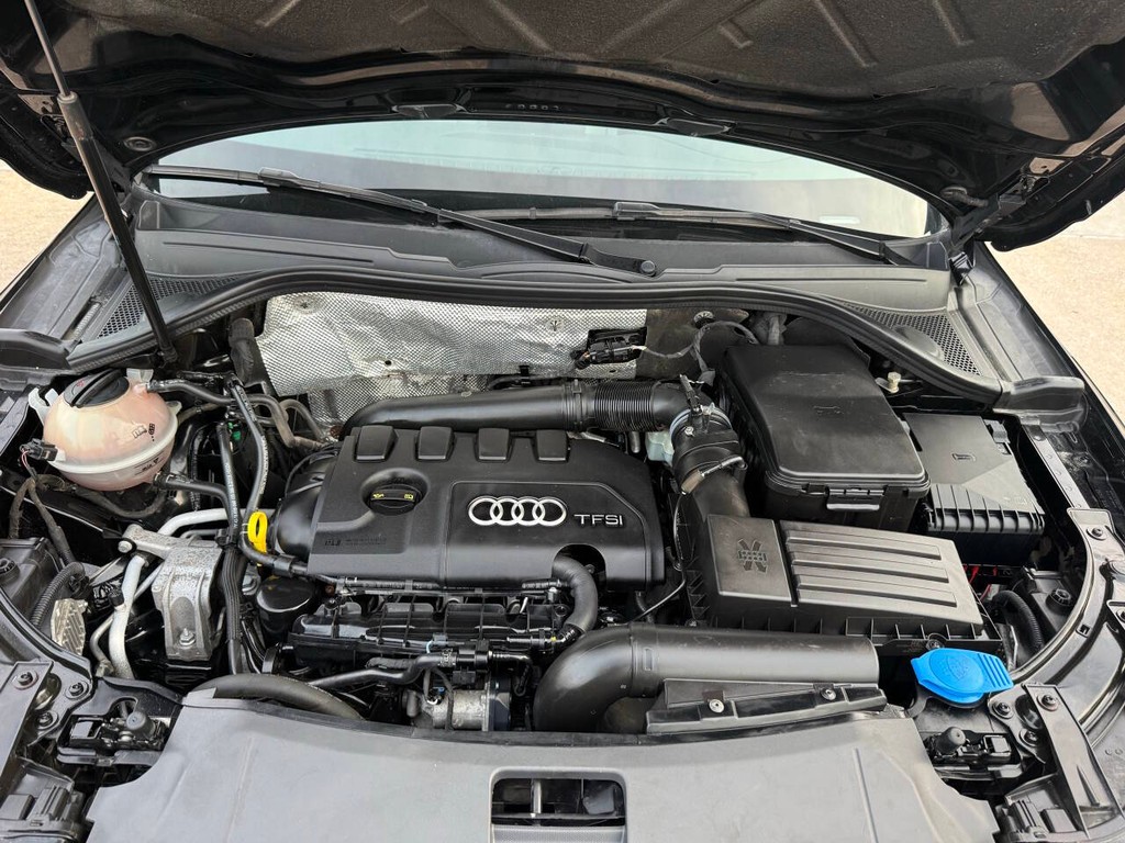 Audi Q3 Vehicle Full-screen Gallery Image 35