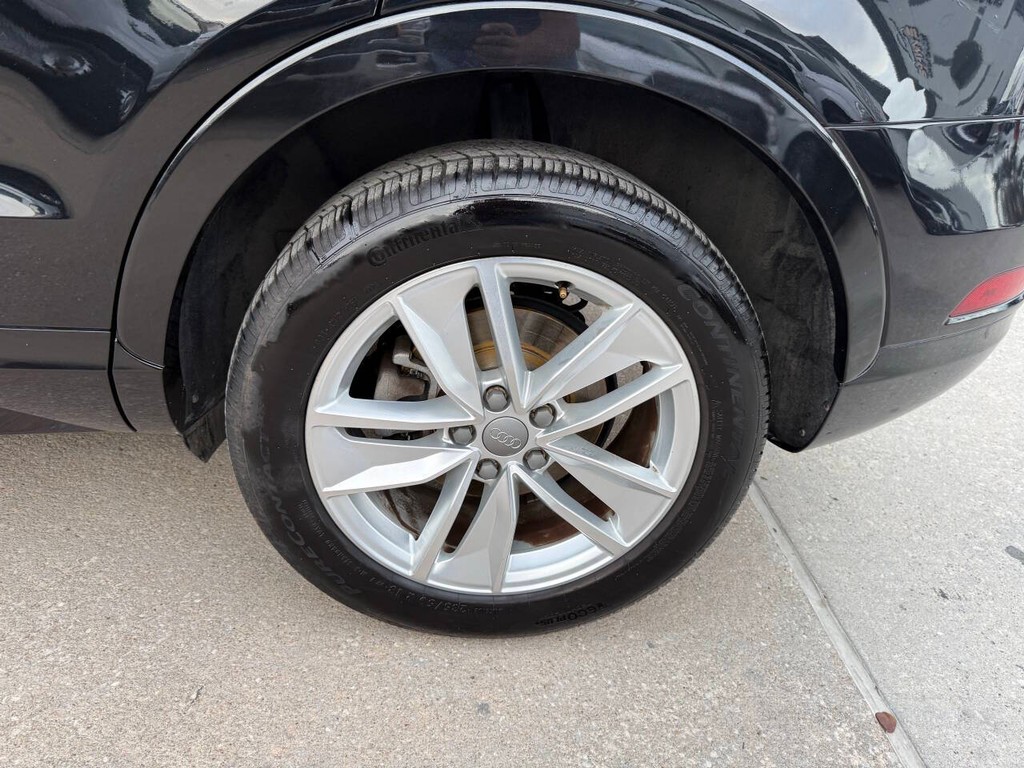 Audi Q3 Vehicle Full-screen Gallery Image 36