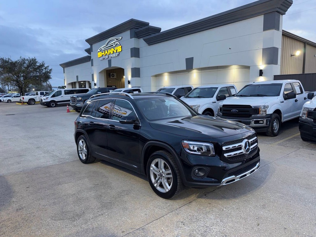 Mercedes-Benz GLB Vehicle Full-screen Gallery Image 02