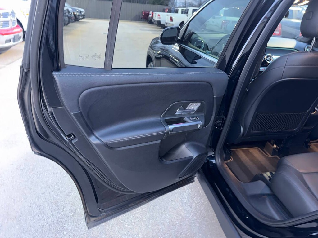 Mercedes-Benz GLB Vehicle Full-screen Gallery Image 14