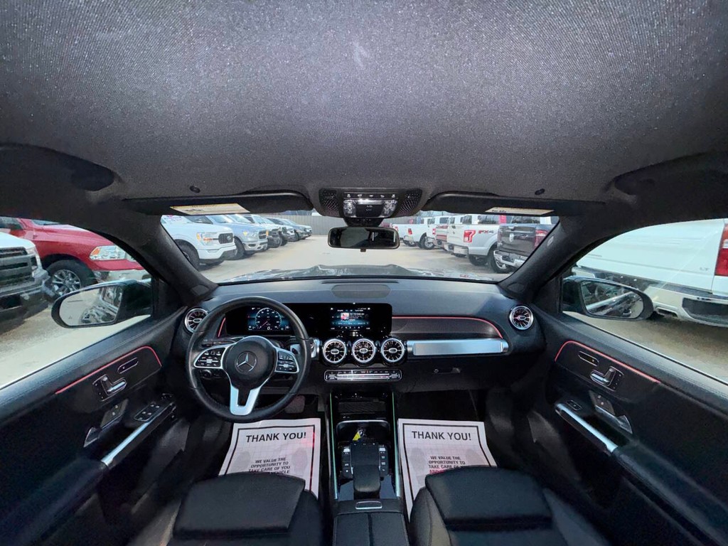 Mercedes-Benz GLB Vehicle Full-screen Gallery Image 18