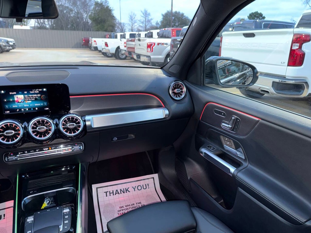 Mercedes-Benz GLB Vehicle Full-screen Gallery Image 20