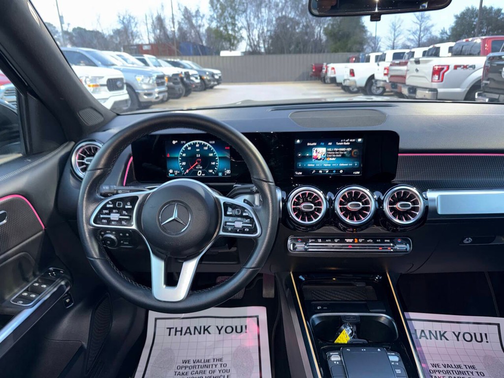 Mercedes-Benz GLB Vehicle Full-screen Gallery Image 21