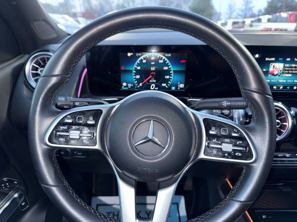 Mercedes-Benz GLB Vehicle Full-screen Gallery Image 23