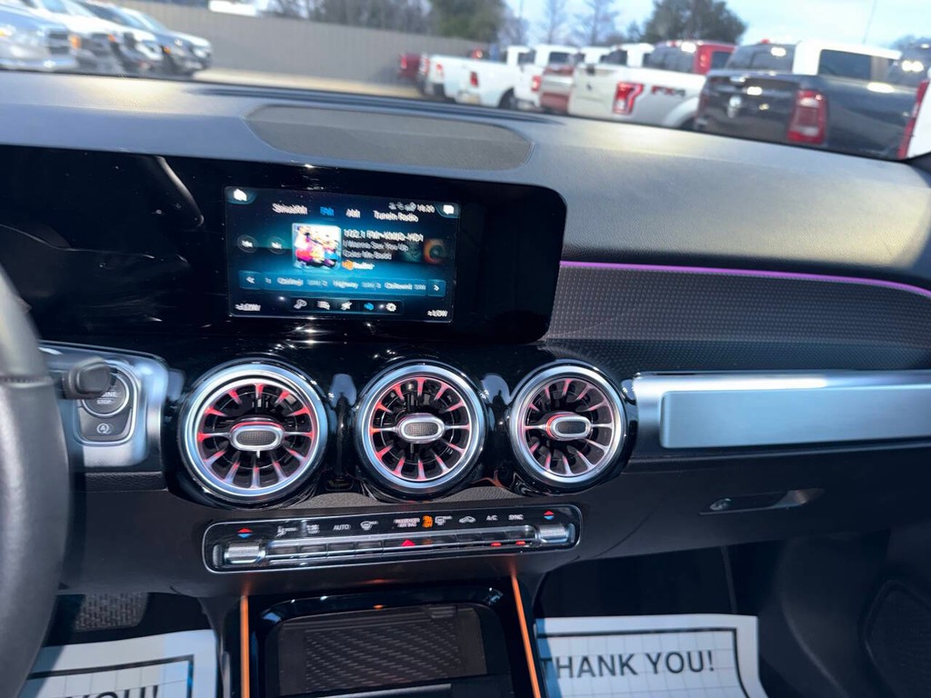 Mercedes-Benz GLB Vehicle Full-screen Gallery Image 24