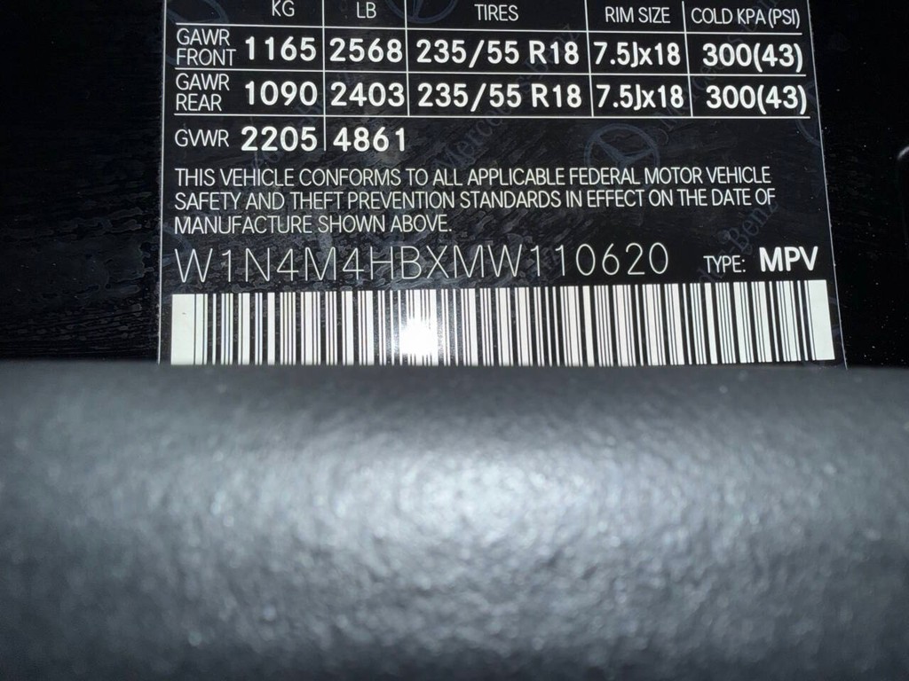 Mercedes-Benz GLB Vehicle Full-screen Gallery Image 35