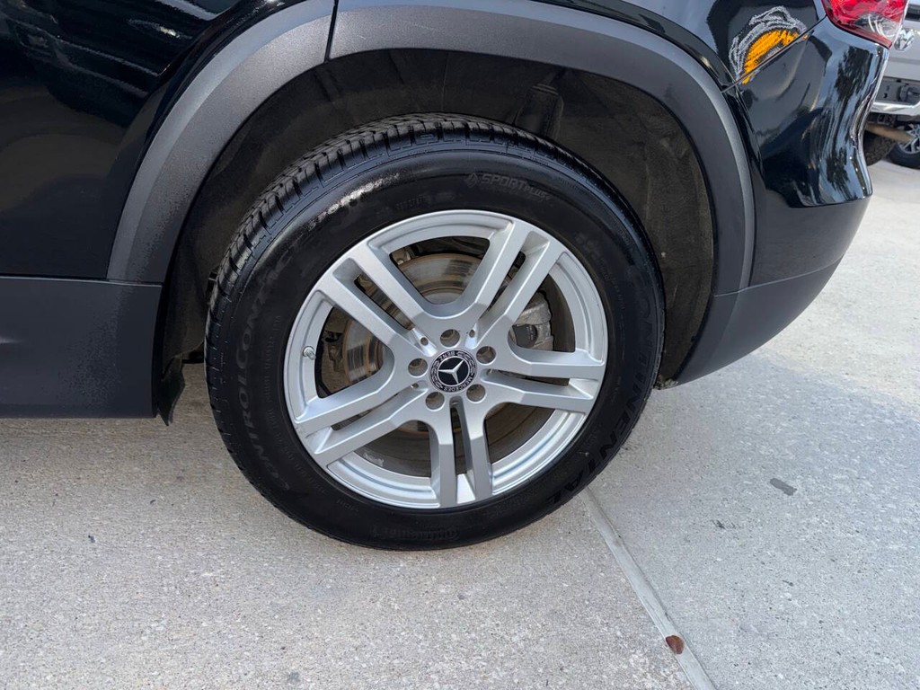 Mercedes-Benz GLB Vehicle Full-screen Gallery Image 37