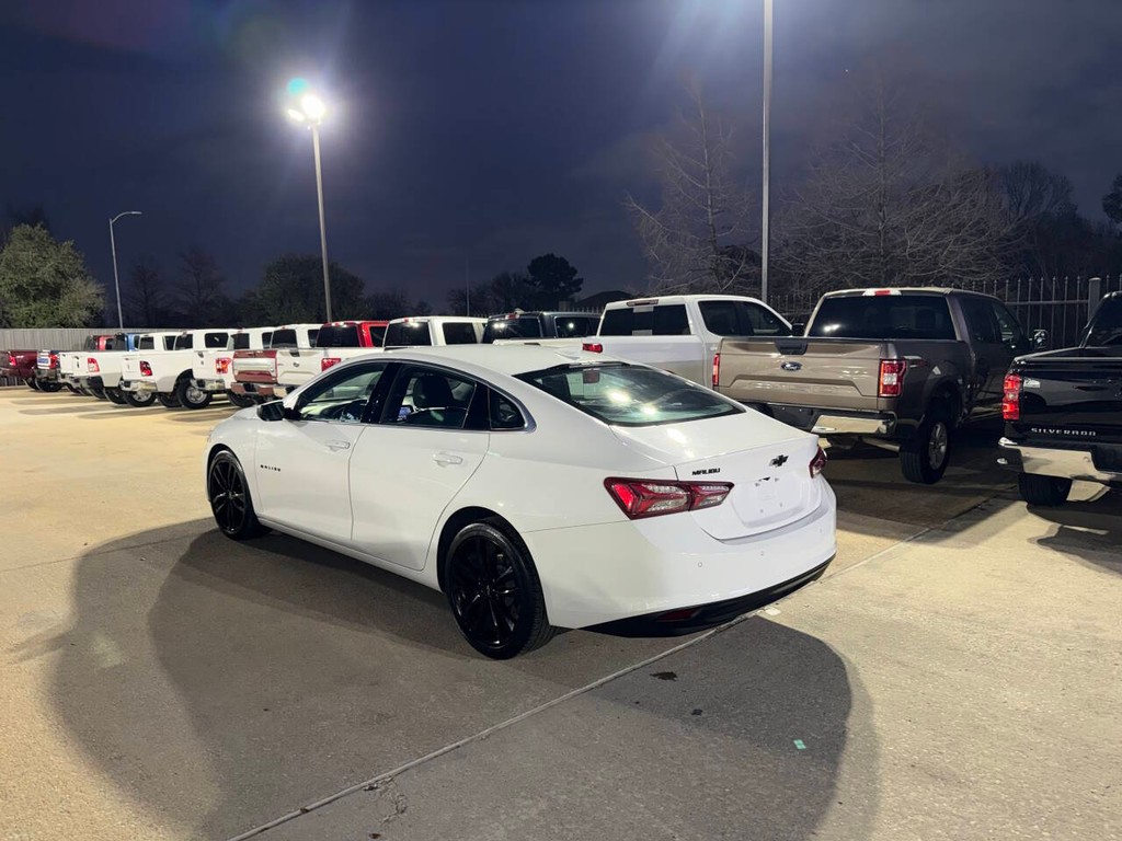 Chevrolet Malibu Vehicle Full-screen Gallery Image 04