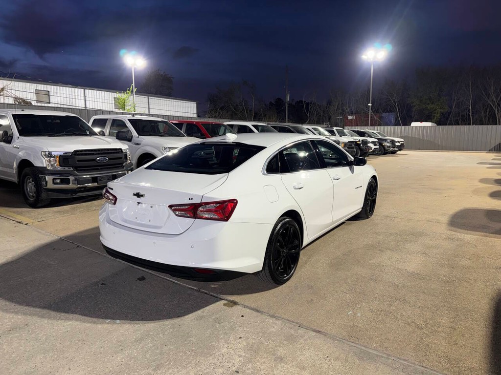 Chevrolet Malibu Vehicle Full-screen Gallery Image 05