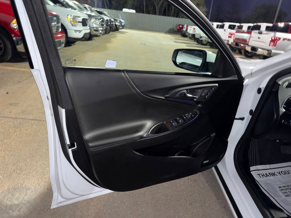 Chevrolet Malibu Vehicle Full-screen Gallery Image 08