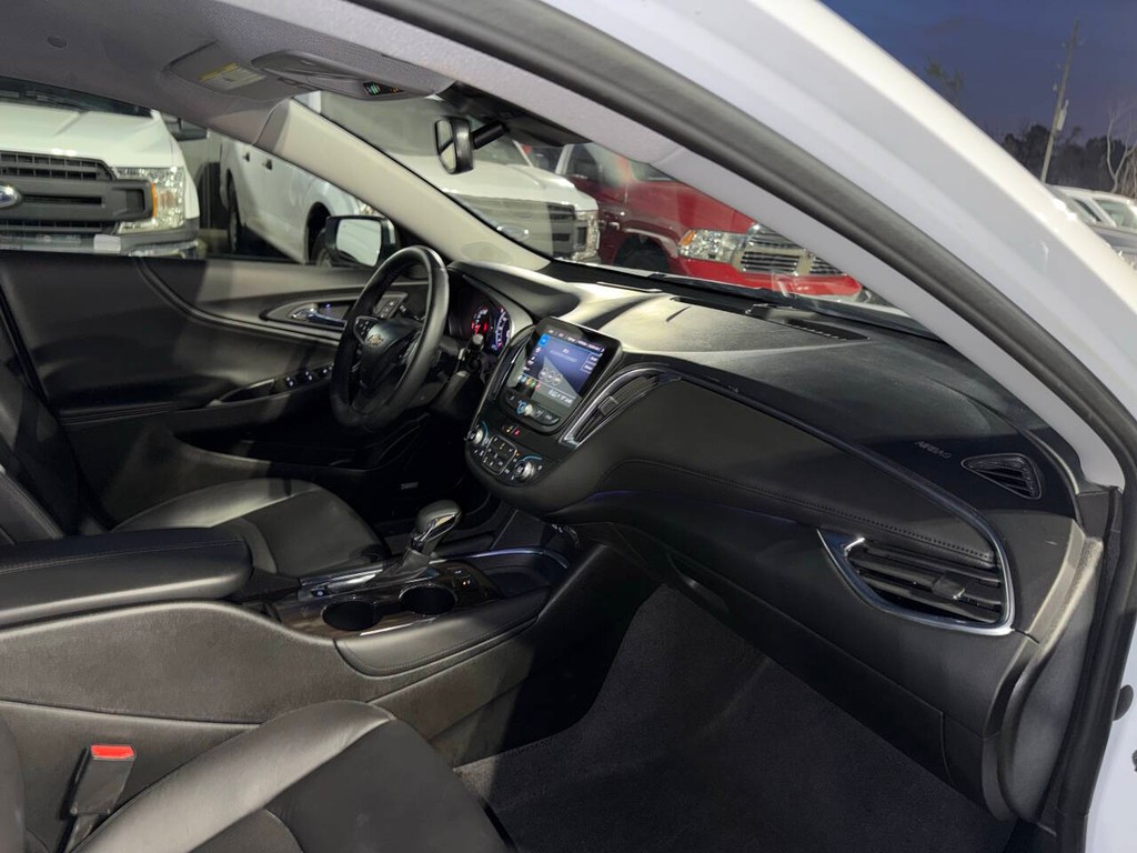 Chevrolet Malibu Vehicle Full-screen Gallery Image 09