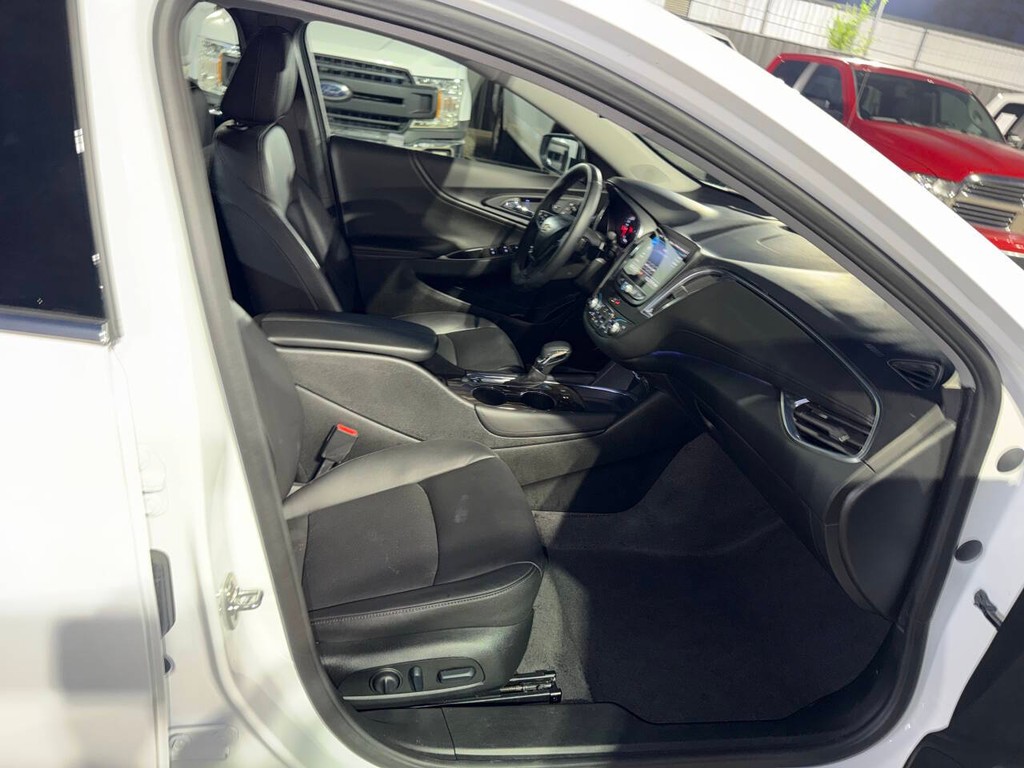 Chevrolet Malibu Vehicle Full-screen Gallery Image 10