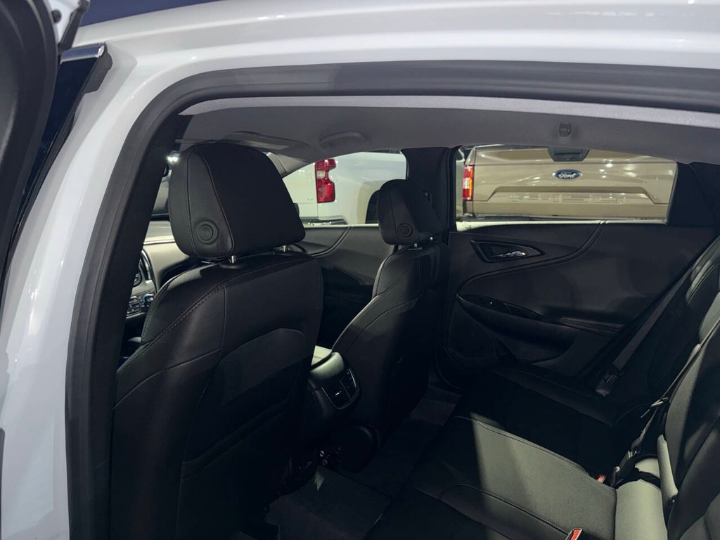 Chevrolet Malibu Vehicle Full-screen Gallery Image 12