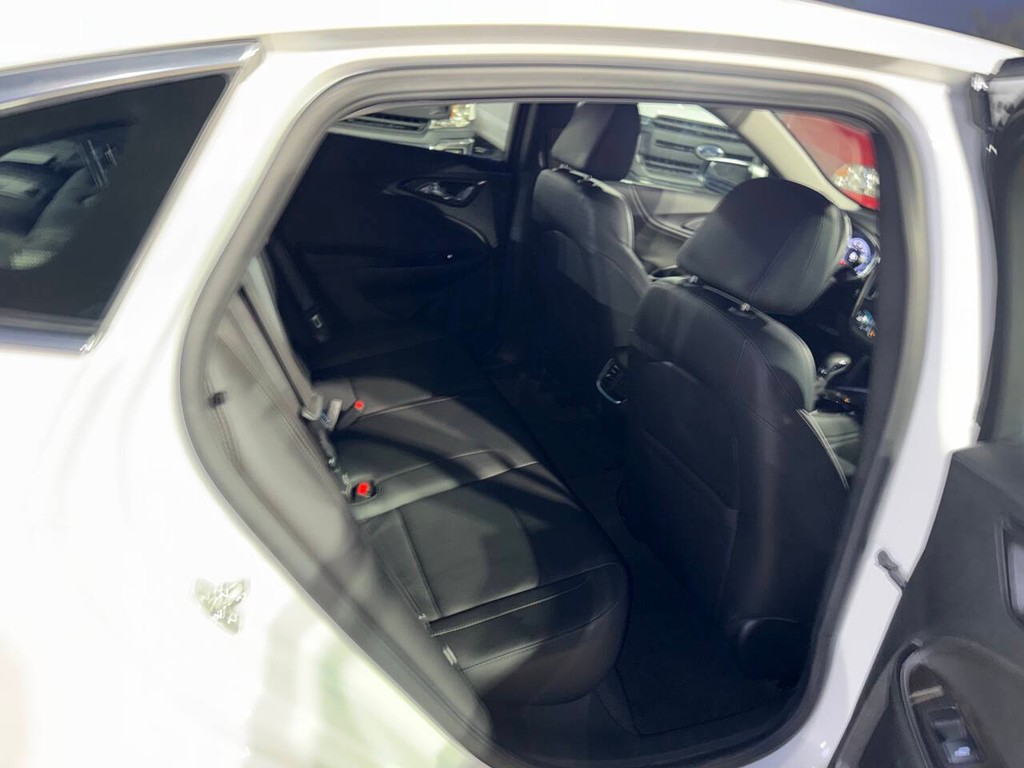 Chevrolet Malibu Vehicle Full-screen Gallery Image 15