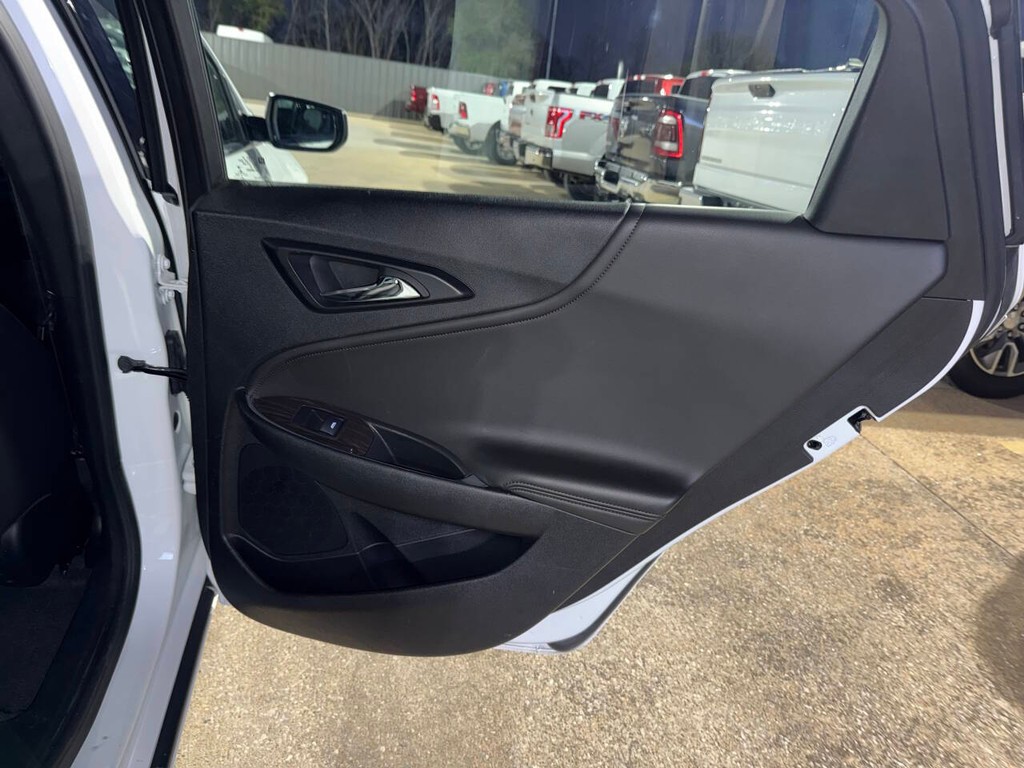 Chevrolet Malibu Vehicle Full-screen Gallery Image 16