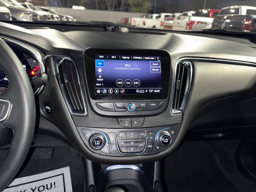 Chevrolet Malibu Vehicle Full-screen Gallery Image 23