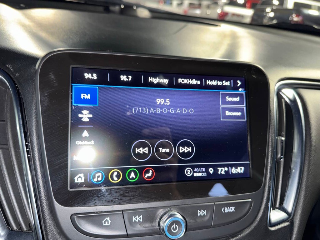 Chevrolet Malibu Vehicle Full-screen Gallery Image 24