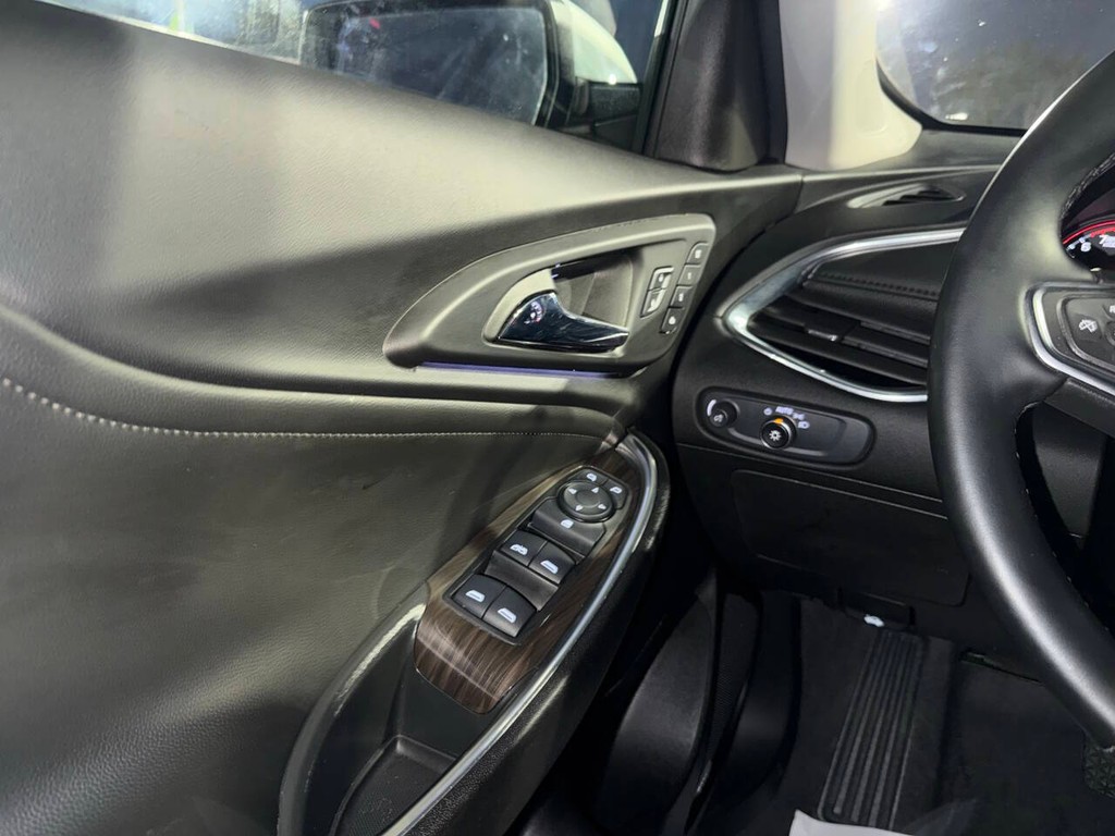 Chevrolet Malibu Vehicle Full-screen Gallery Image 28