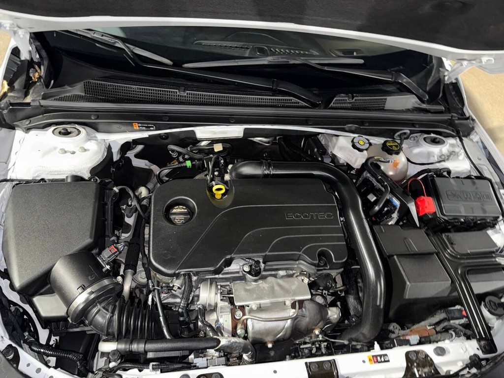 Chevrolet Malibu Vehicle Full-screen Gallery Image 32