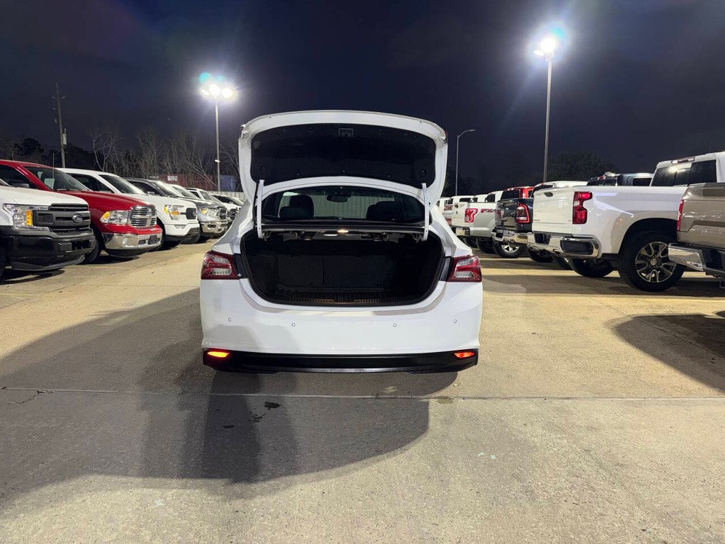 Chevrolet Malibu Vehicle Full-screen Gallery Image 34