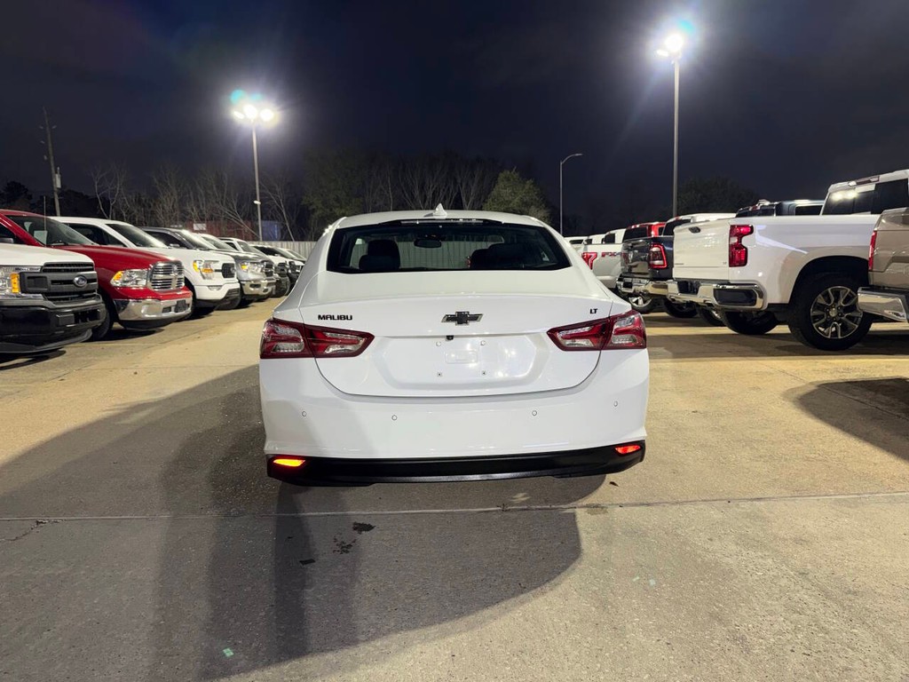 Chevrolet Malibu Vehicle Full-screen Gallery Image 35