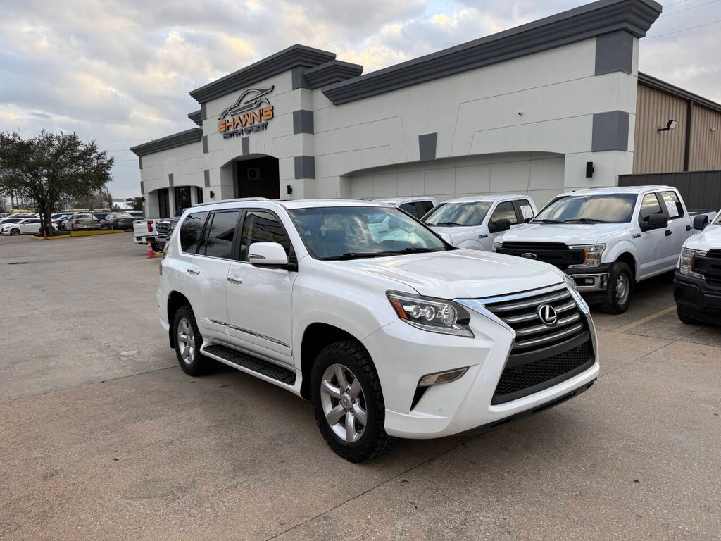 Lexus GX Vehicle Full-screen Gallery Image 02