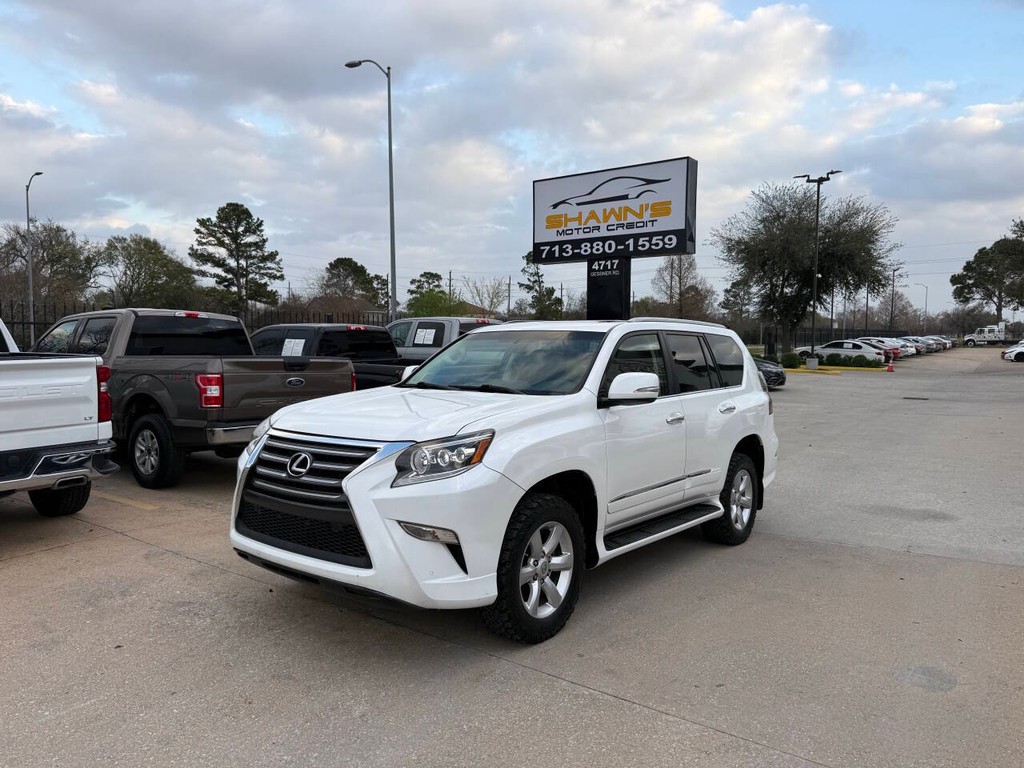 Lexus GX Vehicle Full-screen Gallery Image 03