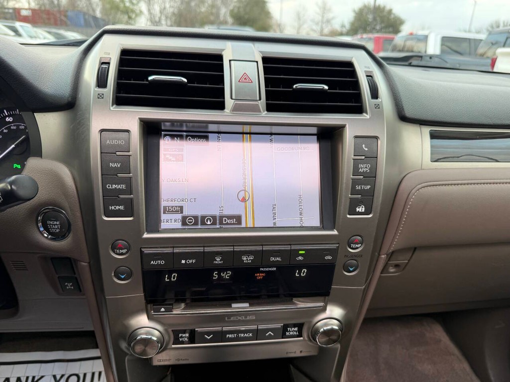 Lexus GX Vehicle Full-screen Gallery Image 27