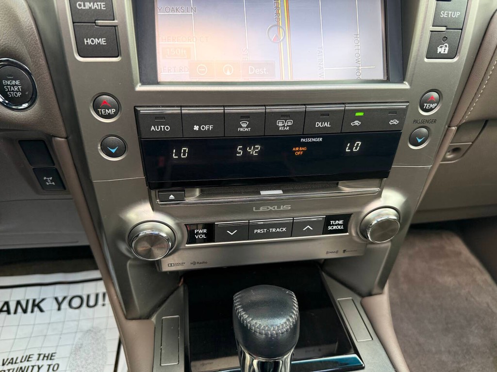 Lexus GX Vehicle Full-screen Gallery Image 31