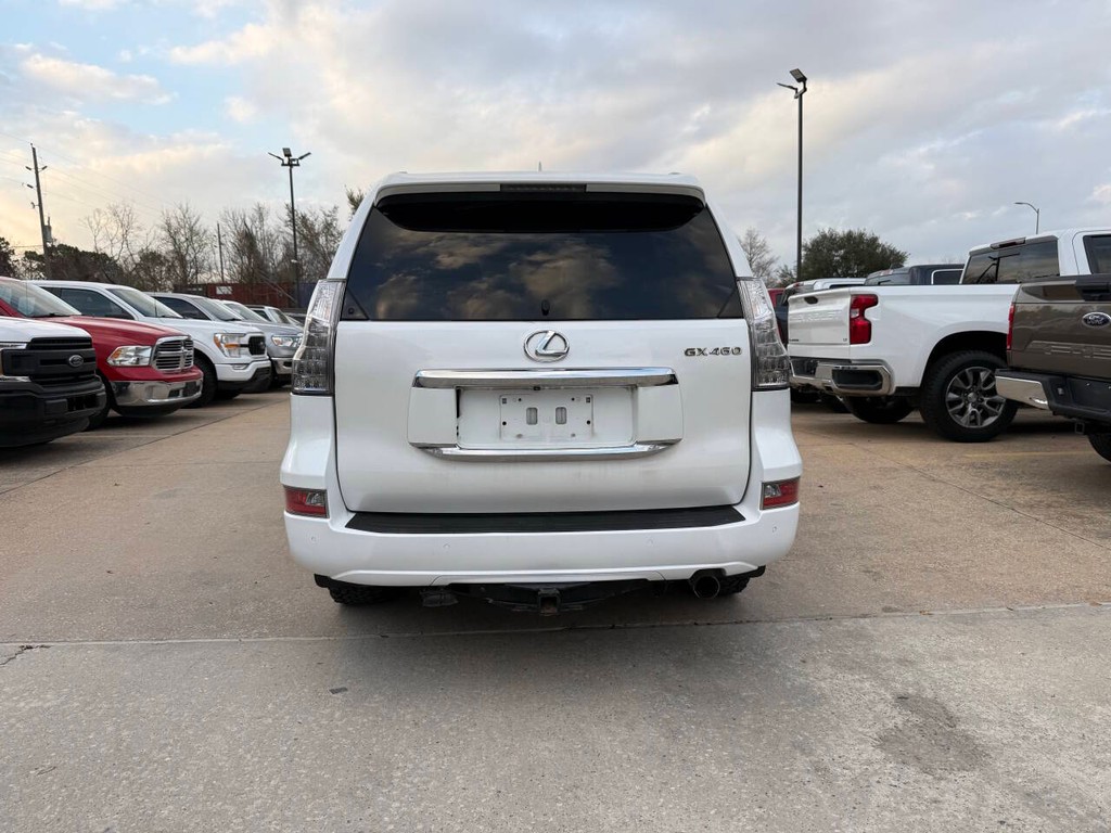Lexus GX Vehicle Full-screen Gallery Image 41