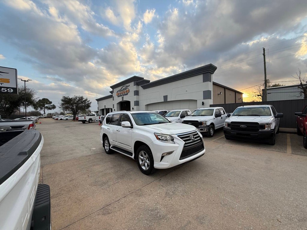 Lexus GX Vehicle Full-screen Gallery Image 46
