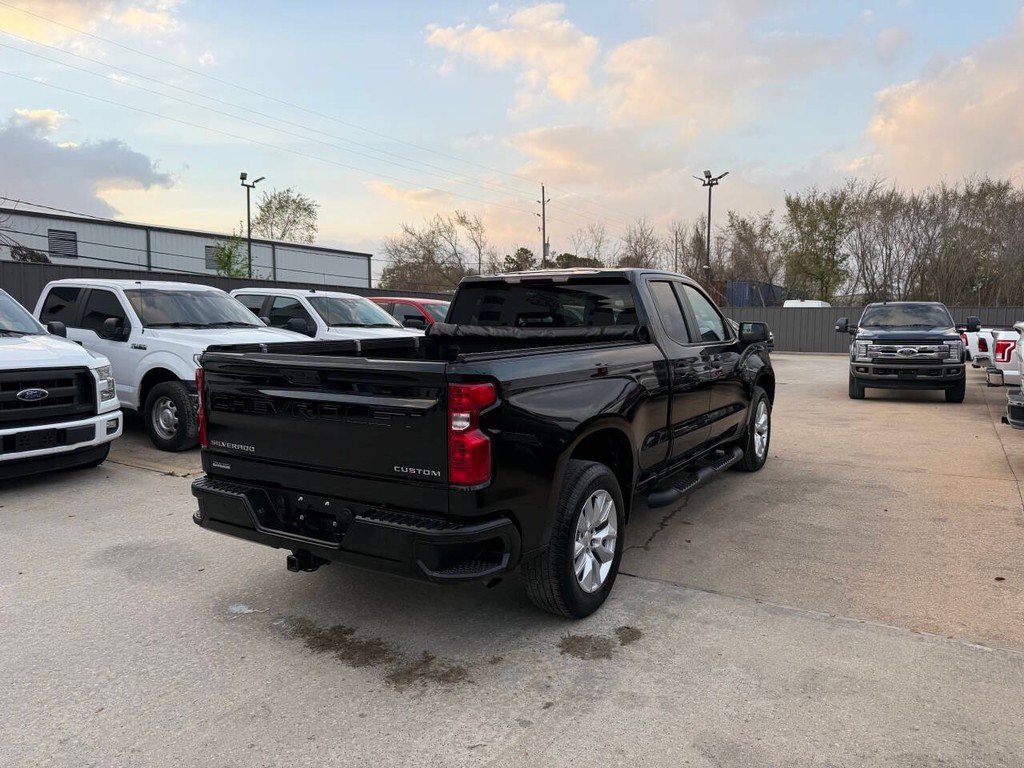 Chevrolet Silverado 1500 Vehicle Full-screen Gallery Image 05
