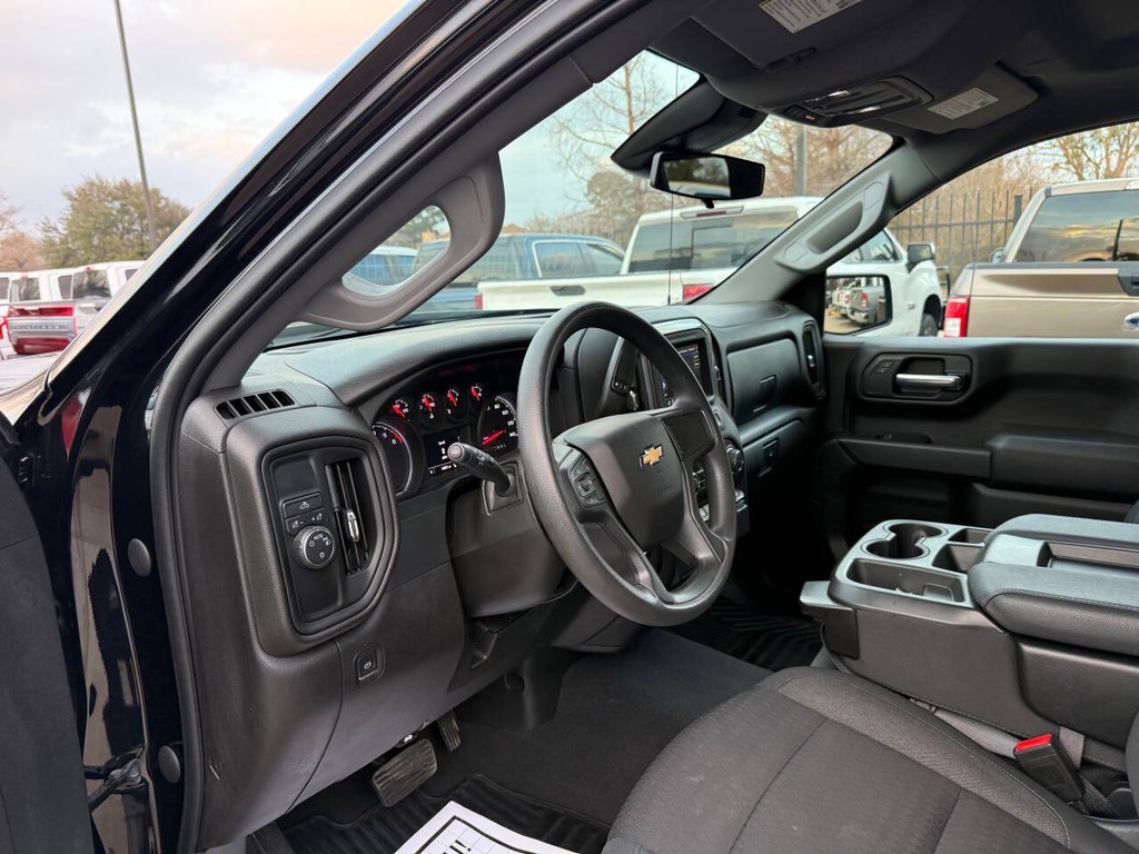 Chevrolet Silverado 1500 Vehicle Full-screen Gallery Image 06