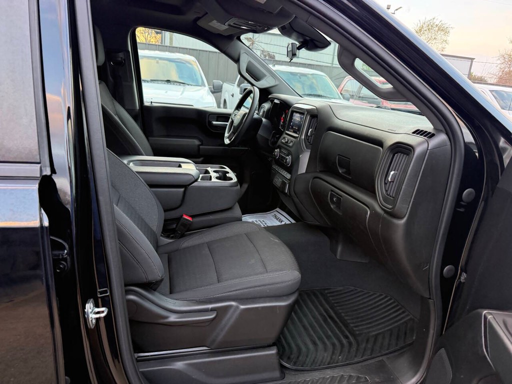 Chevrolet Silverado 1500 Vehicle Full-screen Gallery Image 10