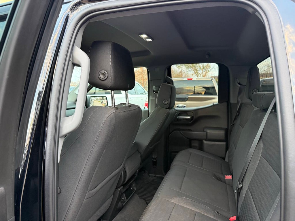 Chevrolet Silverado 1500 Vehicle Full-screen Gallery Image 12