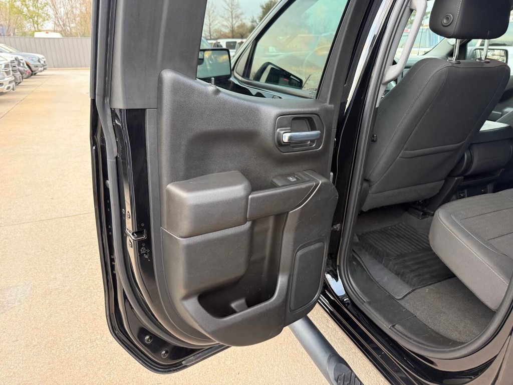 Chevrolet Silverado 1500 Vehicle Full-screen Gallery Image 14