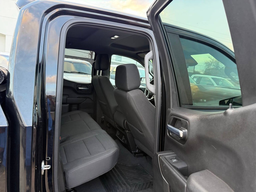 Chevrolet Silverado 1500 Vehicle Full-screen Gallery Image 15