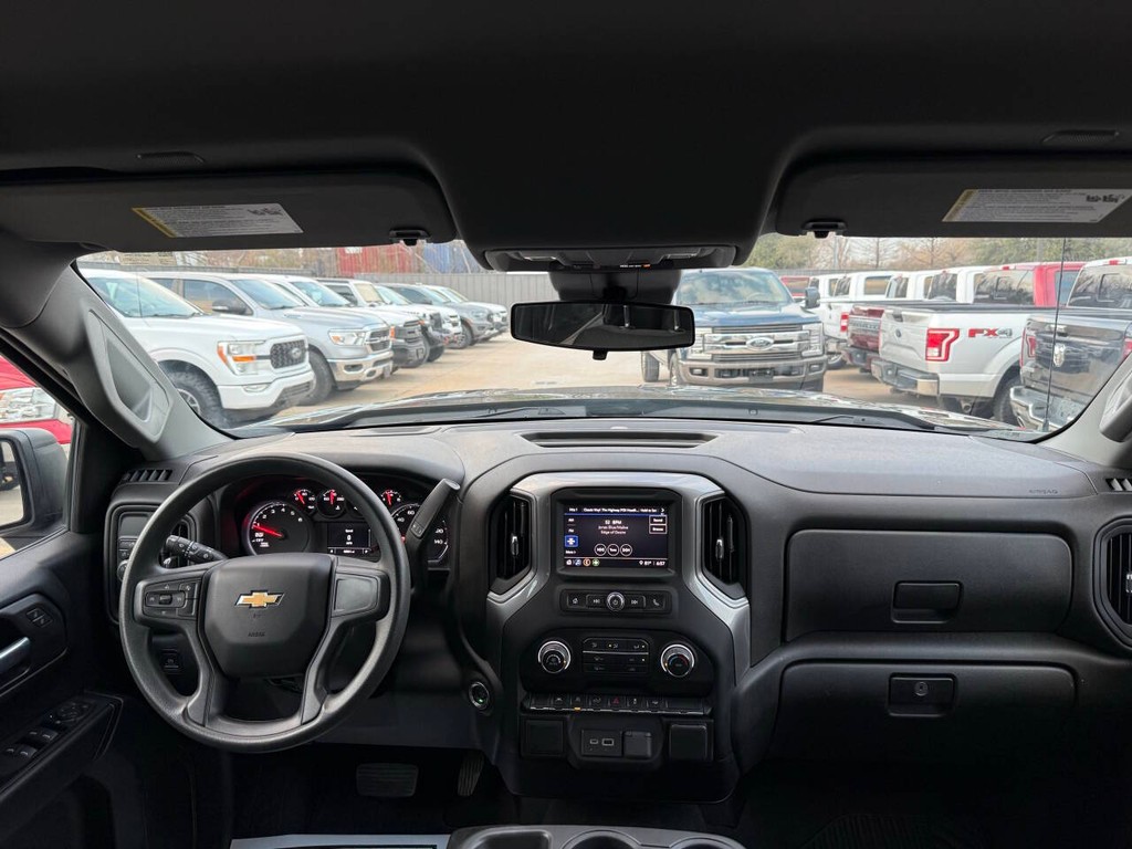 Chevrolet Silverado 1500 Vehicle Full-screen Gallery Image 17