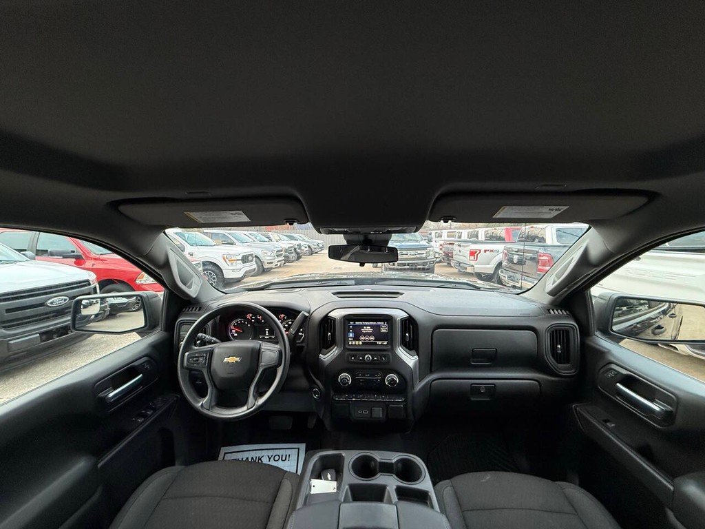 Chevrolet Silverado 1500 Vehicle Full-screen Gallery Image 18