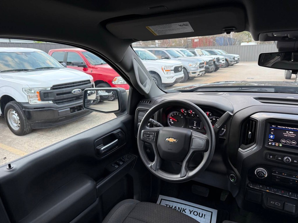 Chevrolet Silverado 1500 Vehicle Full-screen Gallery Image 19