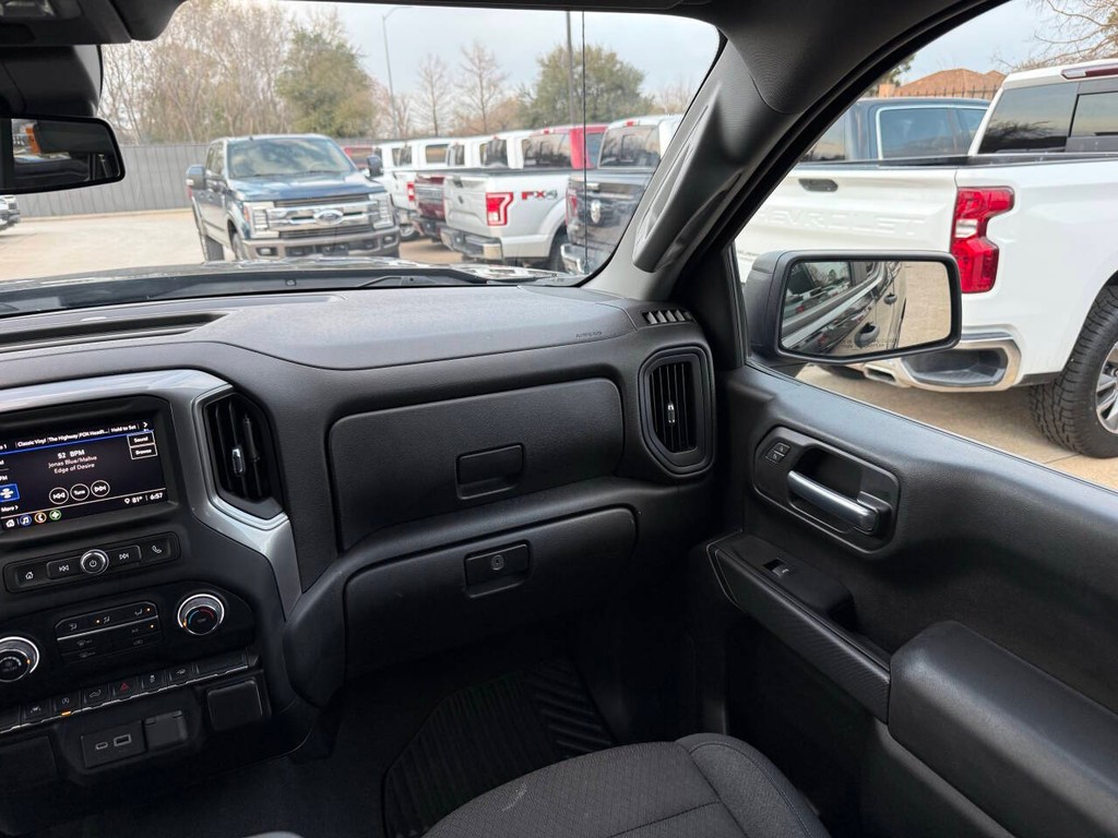 Chevrolet Silverado 1500 Vehicle Full-screen Gallery Image 20