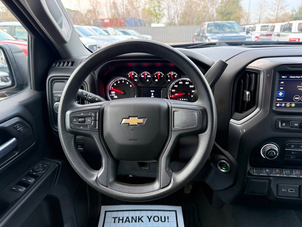 Chevrolet Silverado 1500 Vehicle Full-screen Gallery Image 22