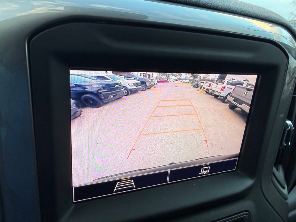 Chevrolet Silverado 1500 Vehicle Full-screen Gallery Image 26