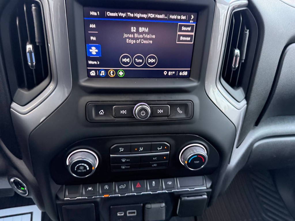 Chevrolet Silverado 1500 Vehicle Full-screen Gallery Image 27