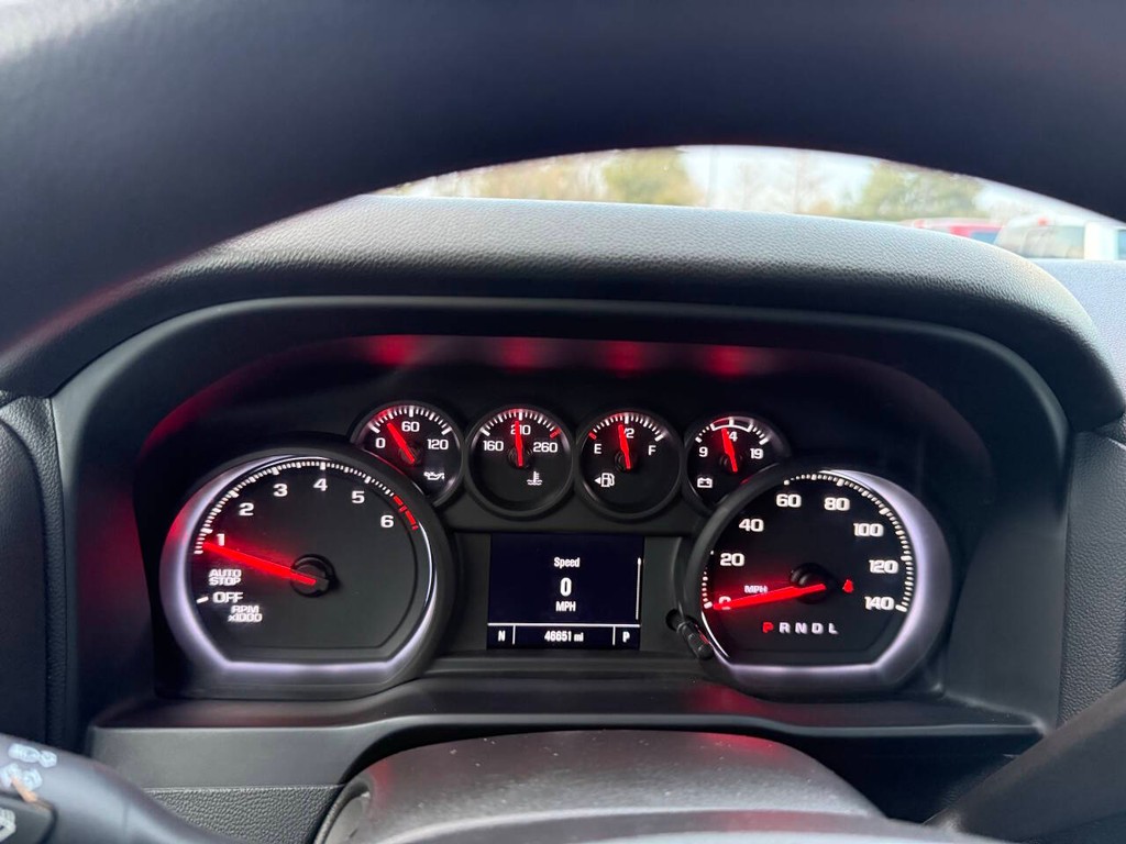 Chevrolet Silverado 1500 Vehicle Full-screen Gallery Image 32