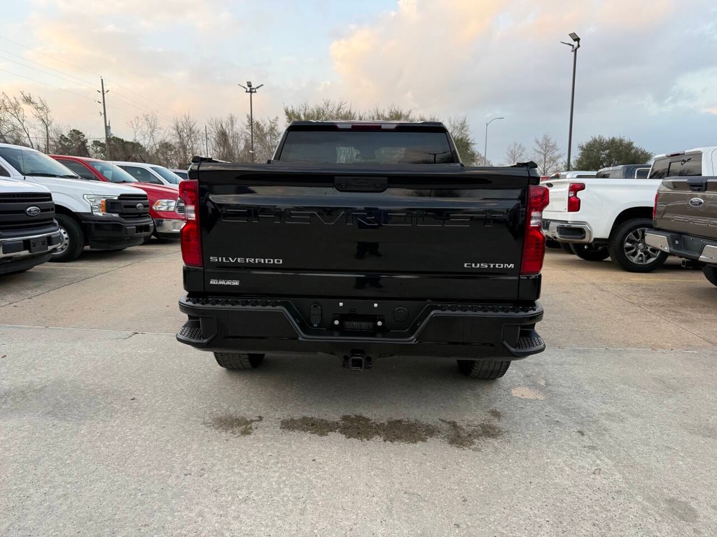 Chevrolet Silverado 1500 Vehicle Full-screen Gallery Image 38