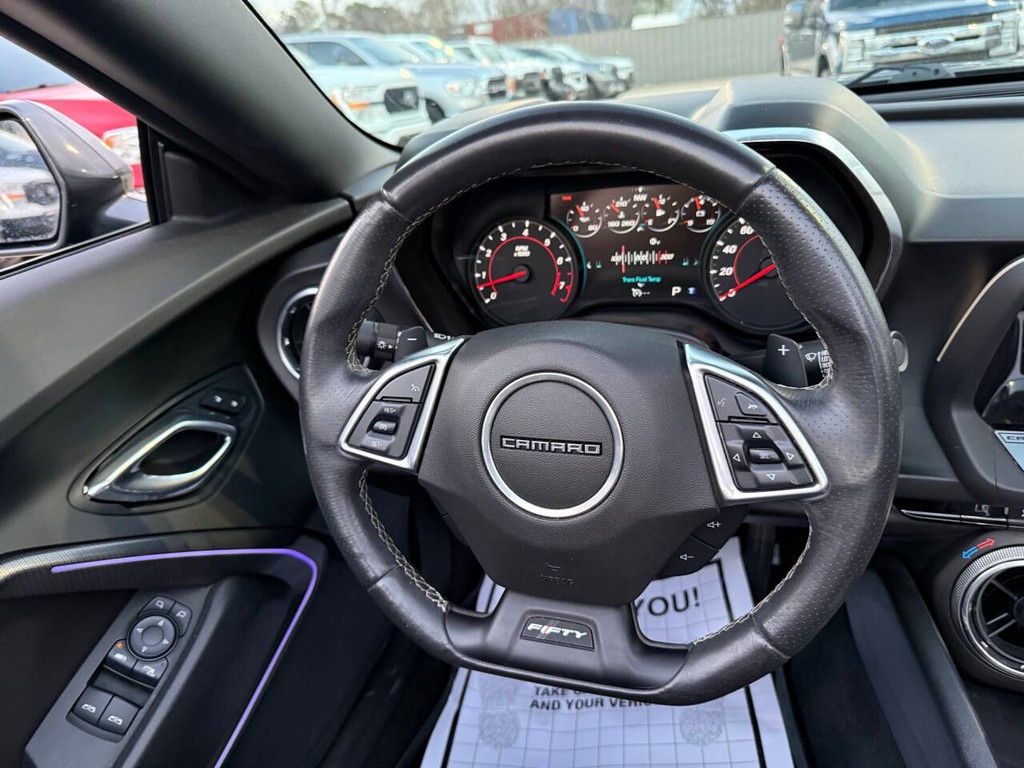 Chevrolet Camaro Vehicle Full-screen Gallery Image 13