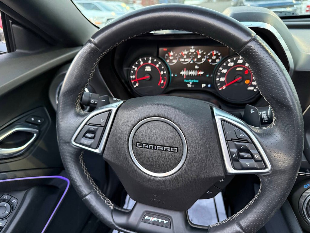 Chevrolet Camaro Vehicle Full-screen Gallery Image 14